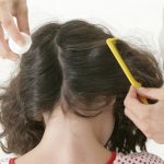 осмотр детей на наличие вшей